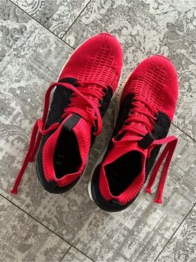 Under Armour HOVR Phantom 1 – Red/Black Knit Running Shoes (Men's) Size 9.5